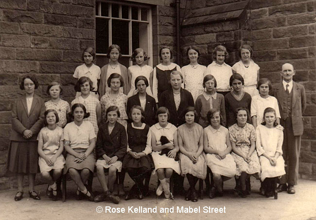 Matlock County Junior School,
Chesterfield Road. Standard Seven pupils.
Copyright © Rose Kelland and Mabel Street